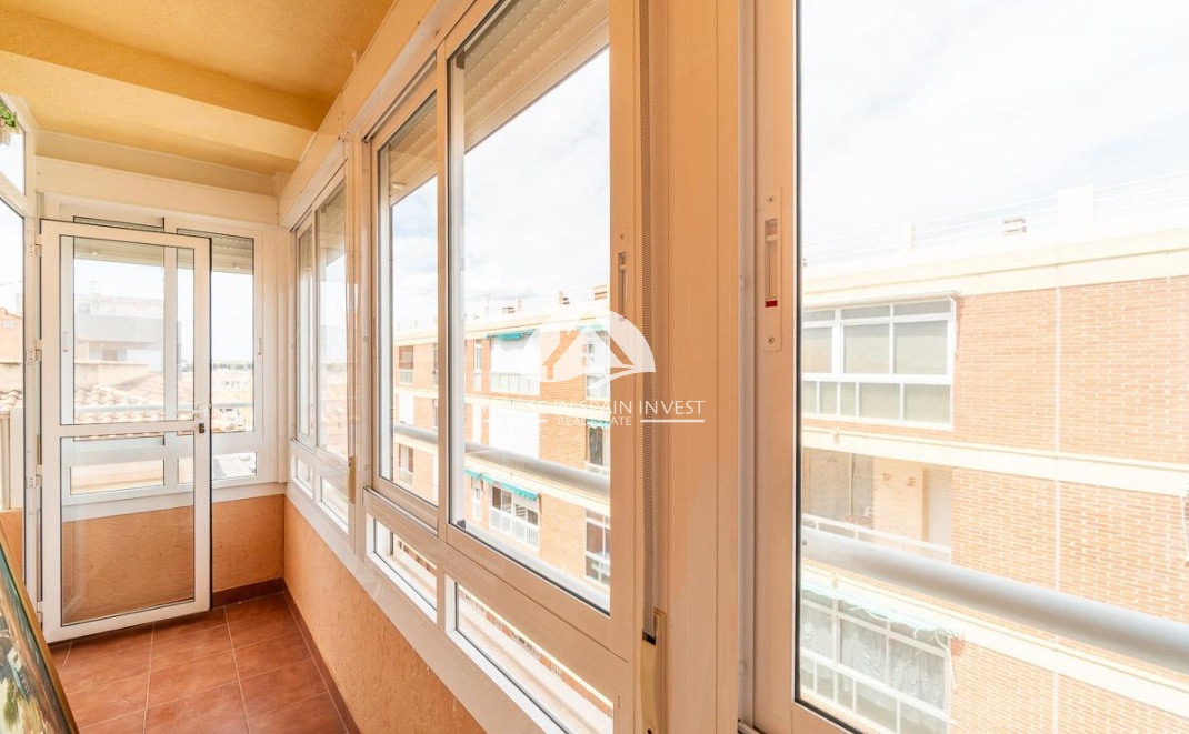 Resale - Apartment  - Torrevieja - Playa de los Naufragos