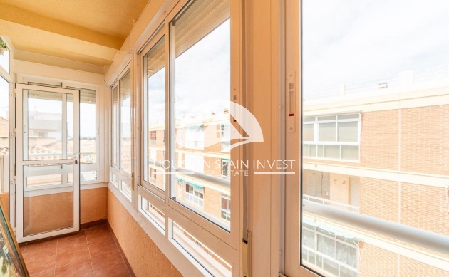 Resale - Apartment  - Torrevieja - Playa de los Naufragos