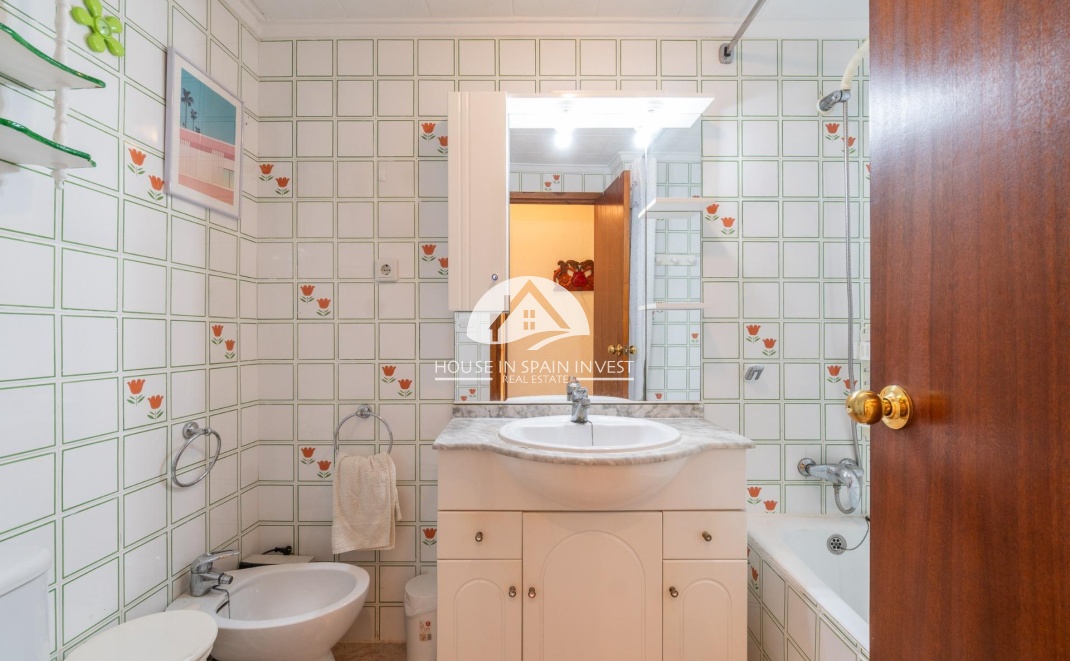 Resale - Apartment  - Torrevieja - Playa del Cura