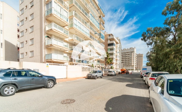 Resale - Apartment  - Guardamar del Segura - Puerto Deportivo