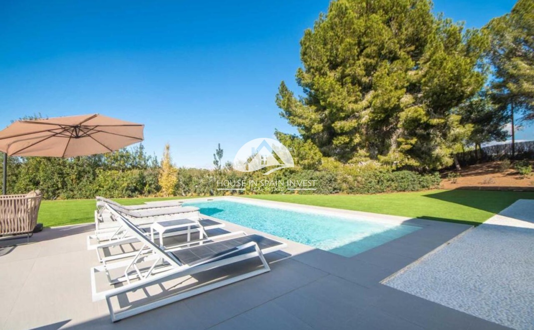 Resale - Villa - Orihuela Costa - Las Colinas Golf