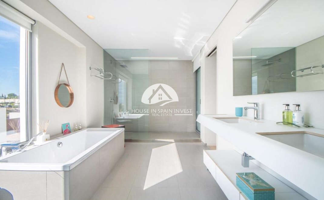 Resale - Villa - Orihuela Costa - Las Colinas Golf