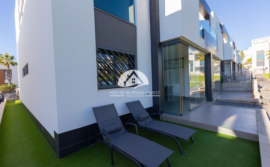 Resale - Apartment  - Torrevieja - Punta Prima  