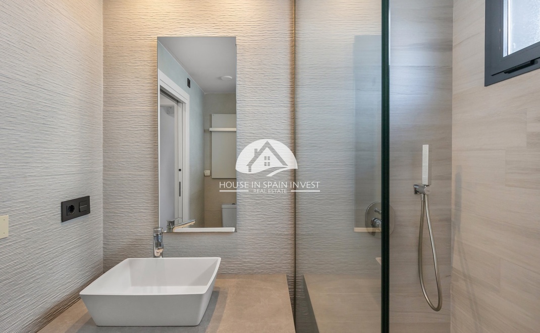 Resale - Apartment  - Torrevieja - Punta Prima  