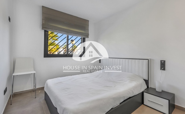 Resale - Apartment  - Torrevieja - Punta Prima  