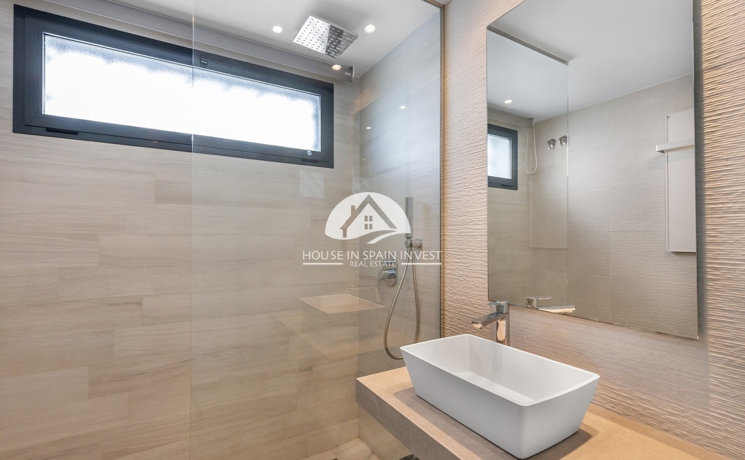 Resale - Apartment  - Torrevieja - Punta Prima  