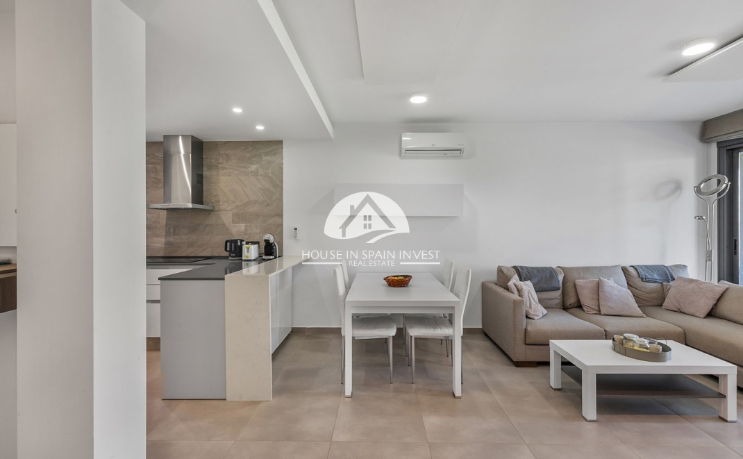 Resale - Apartment  - Torrevieja - Punta Prima  