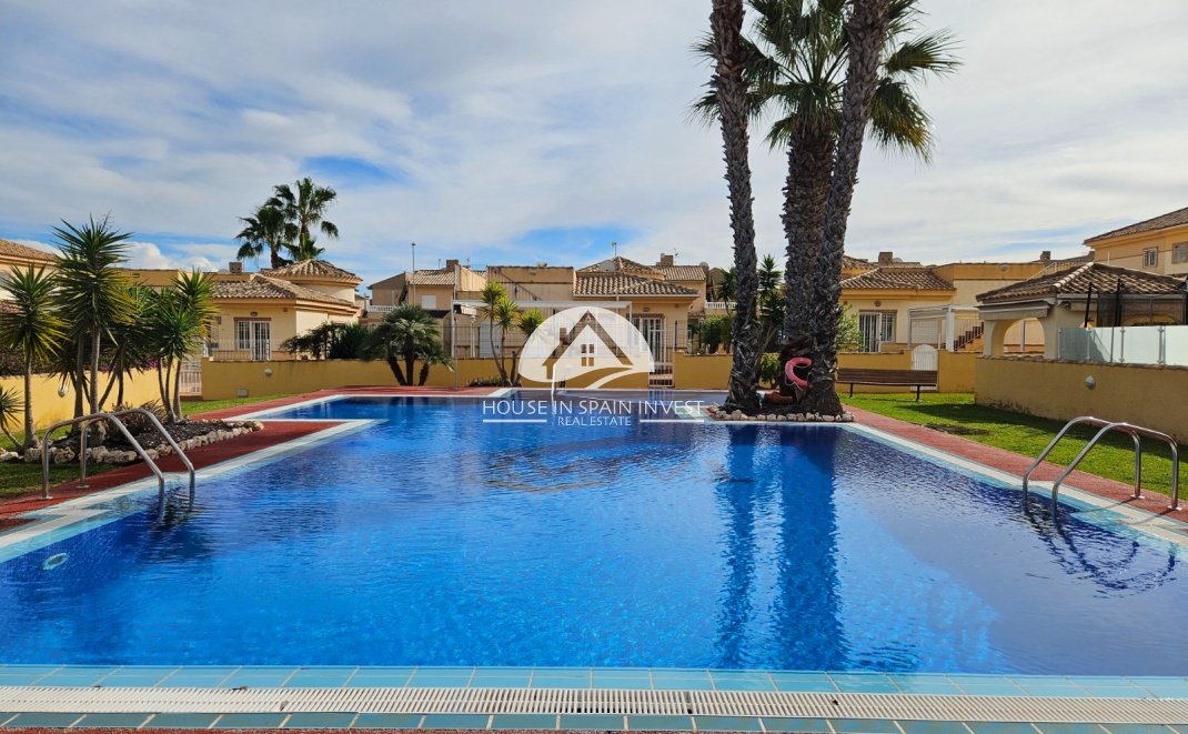 Resale - Villa - Orihuela Costa - Villamartín