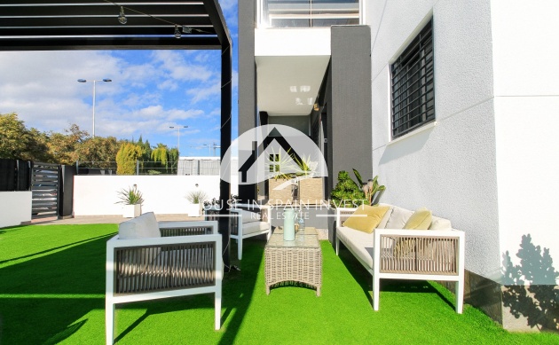 Resale - Townhouse - Torrevieja - Aguas Nuevas - Sector 25