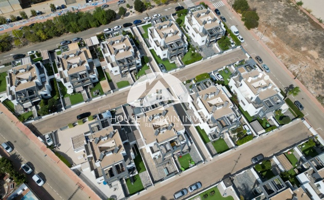 Resale - Townhouse - Torrevieja - Aguas Nuevas - Sector 25