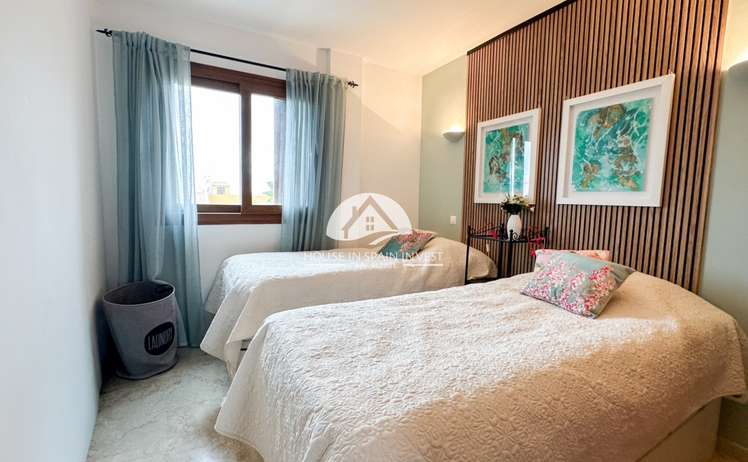 Resale - Apartment  - Orihuela Costa - Punta Prima  