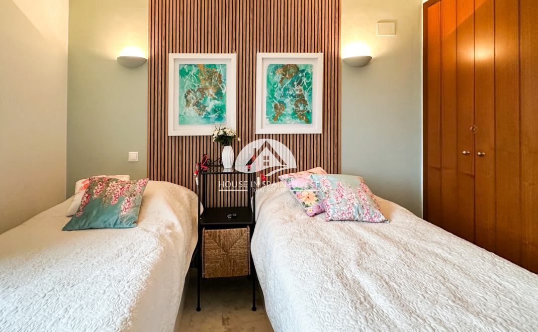 Resale - Apartment  - Orihuela Costa - Punta Prima  