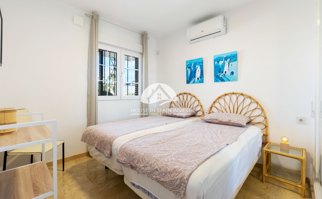 Resale - Villa - Orihuela Costa - Villamartín