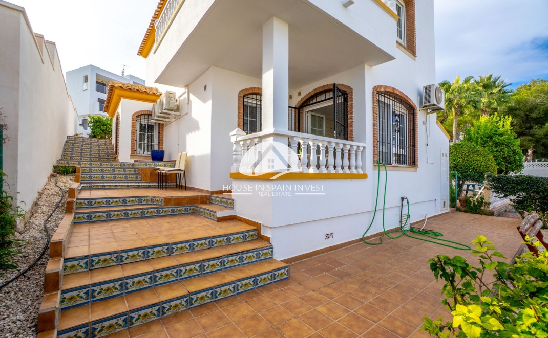 Resale - Villa - Orihuela Costa - Villamartín