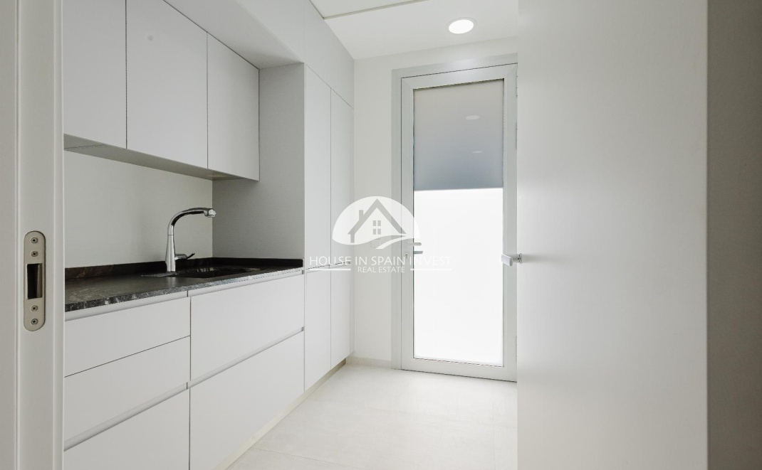 Resale - Villa - Orihuela Costa - Las Colinas Golf