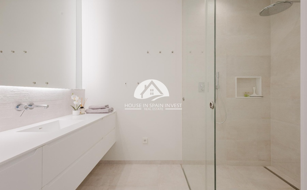 Resale - Villa - Orihuela Costa - Las Colinas Golf