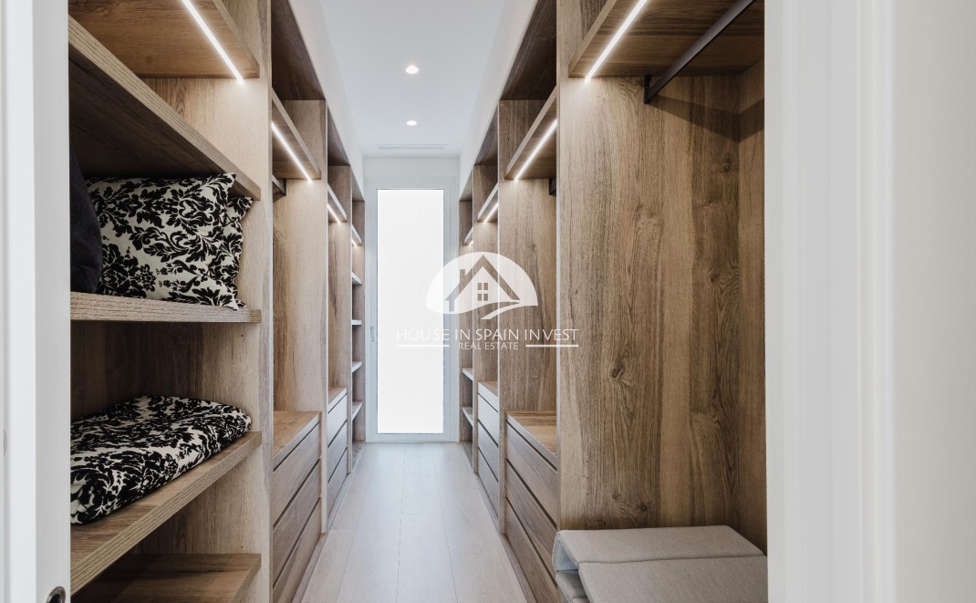 Resale - Villa - Orihuela Costa - Las Colinas Golf