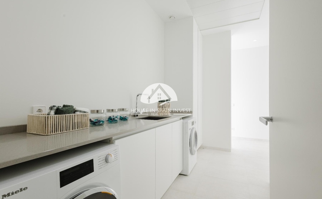 Resale - Villa - Orihuela Costa - Las Colinas Golf