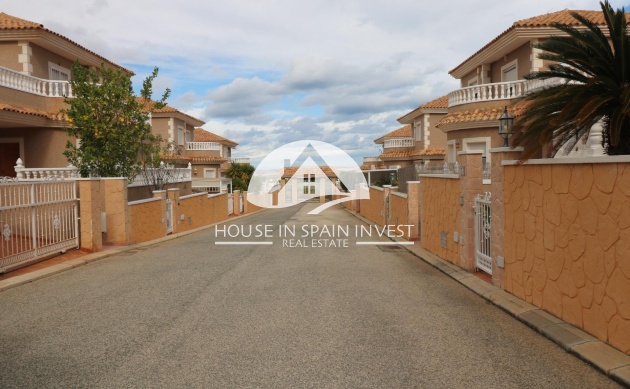 Resale - Villa - Torrevieja - Los Balcones  