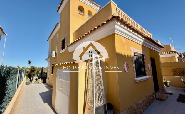 Resale - Villa - Guardamar del Segura - Guardamar - El Raso