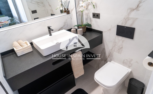 Resale - Apartment  - Orihuela Costa - La Zenia