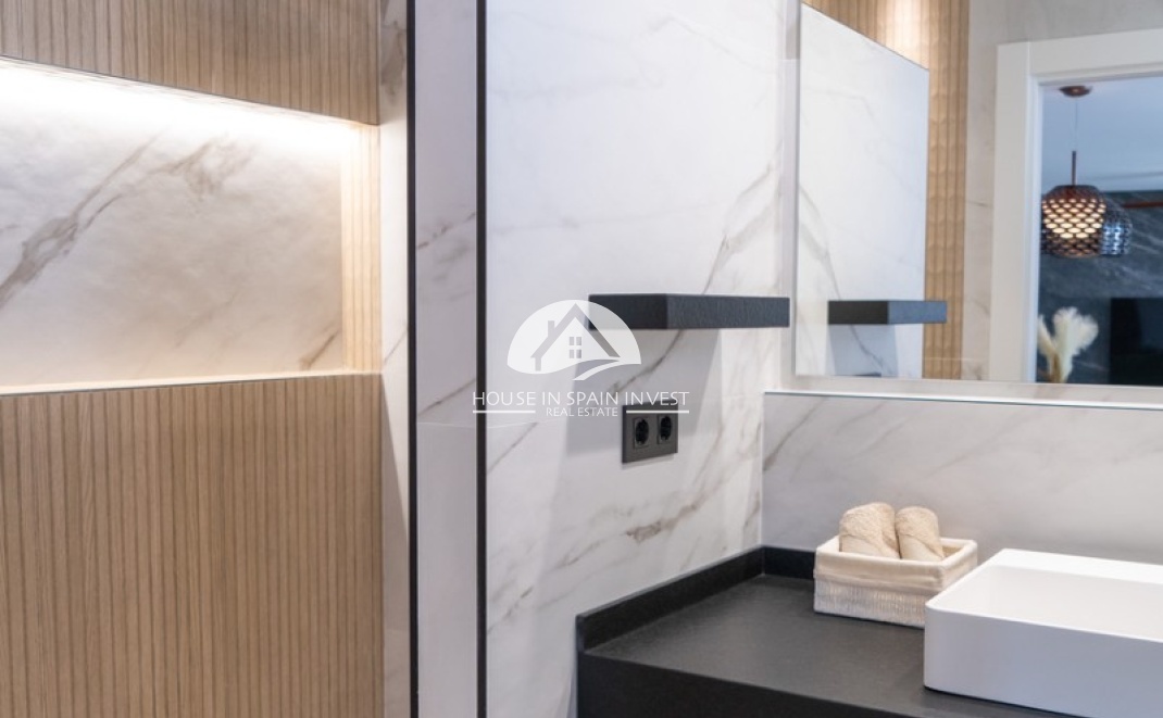 Resale - Apartment  - Orihuela Costa - La Zenia