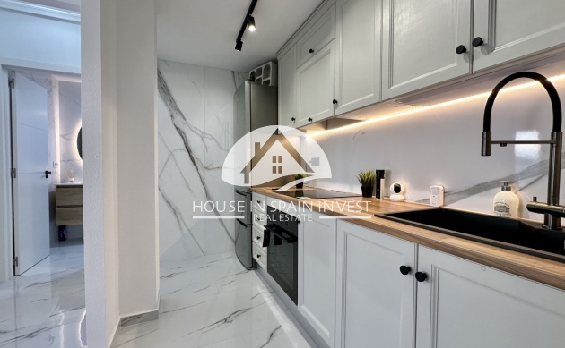 Resale - Apartment  - Orihuela Costa - Playa Flamenca