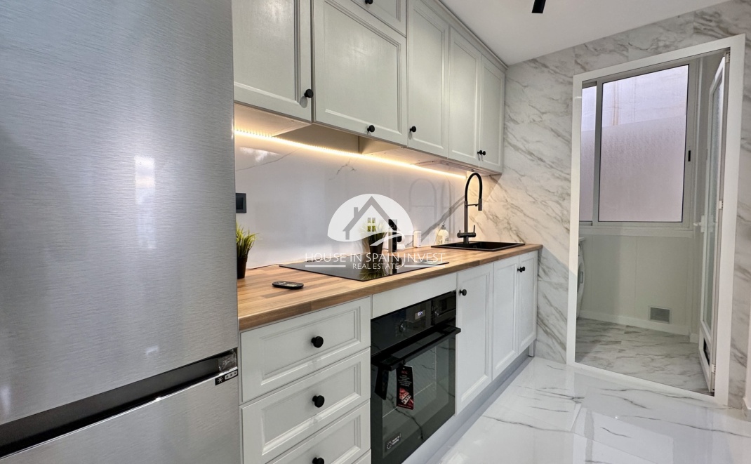 Resale - Apartment  - Orihuela Costa - Playa Flamenca