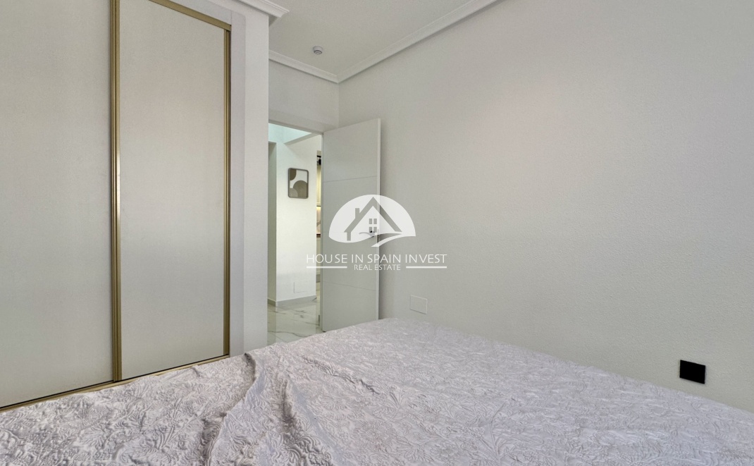 Resale - Apartment  - Orihuela Costa - Playa Flamenca