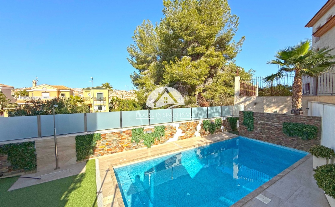 Resale - Villa - Orihuela Costa - Villamartín