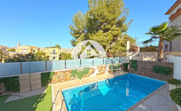 Resale - Villa - Orihuela Costa - Villamartín