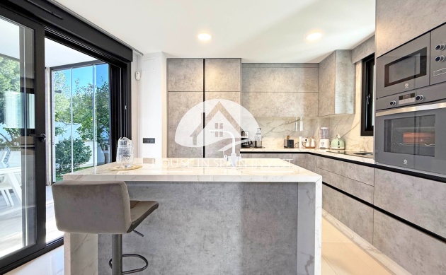 Resale - Villa - Orihuela Costa - Villamartín