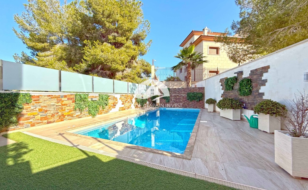 Resale - Villa - Orihuela Costa - Villamartín