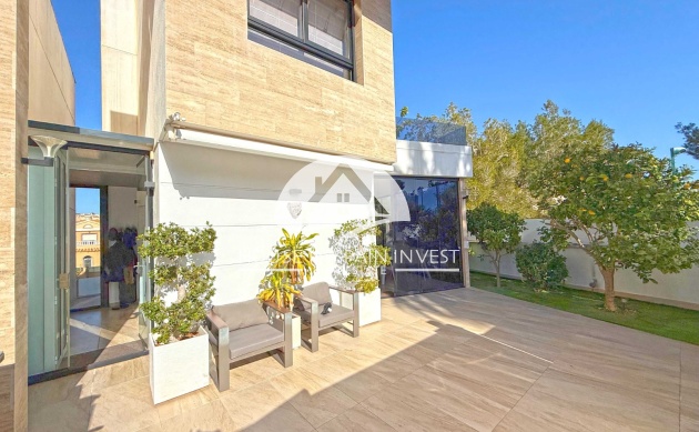 Resale - Villa - Orihuela Costa - Villamartín