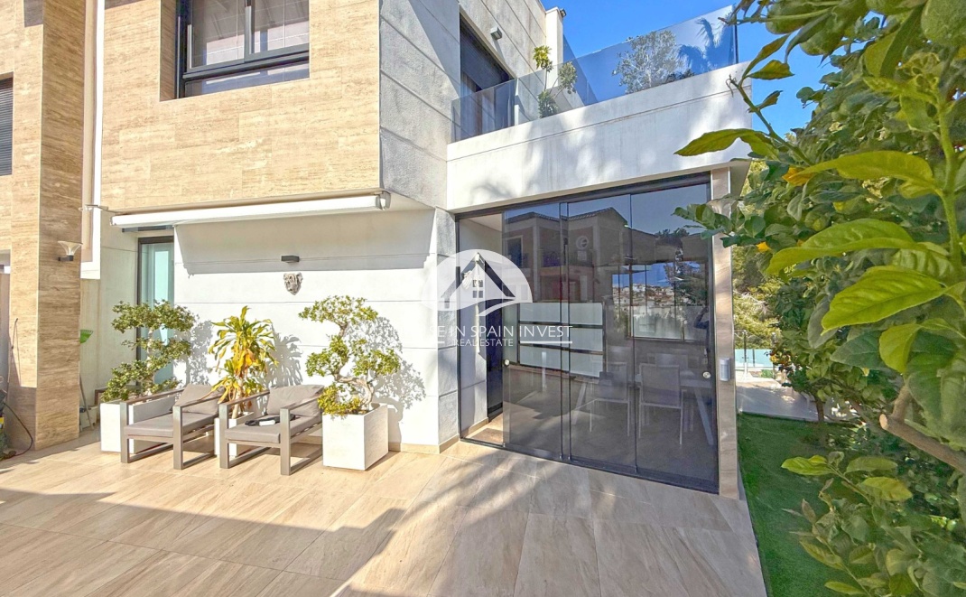 Resale - Villa - Orihuela Costa - Villamartín