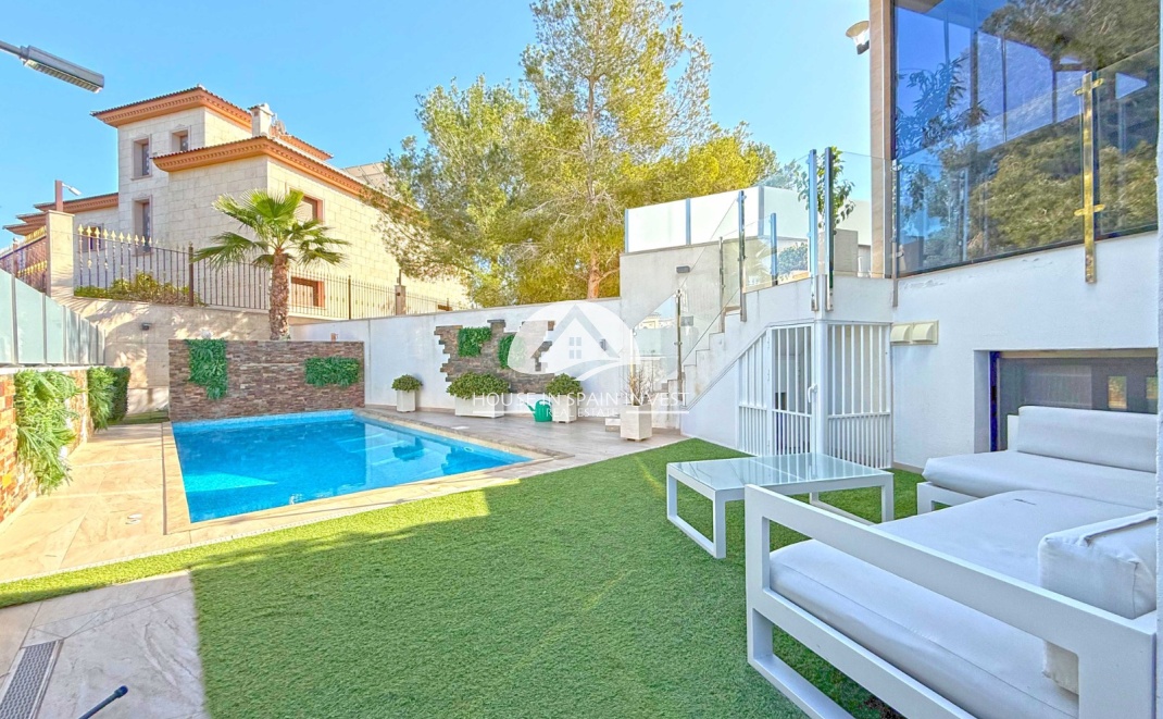 Resale - Villa - Orihuela Costa - Villamartín