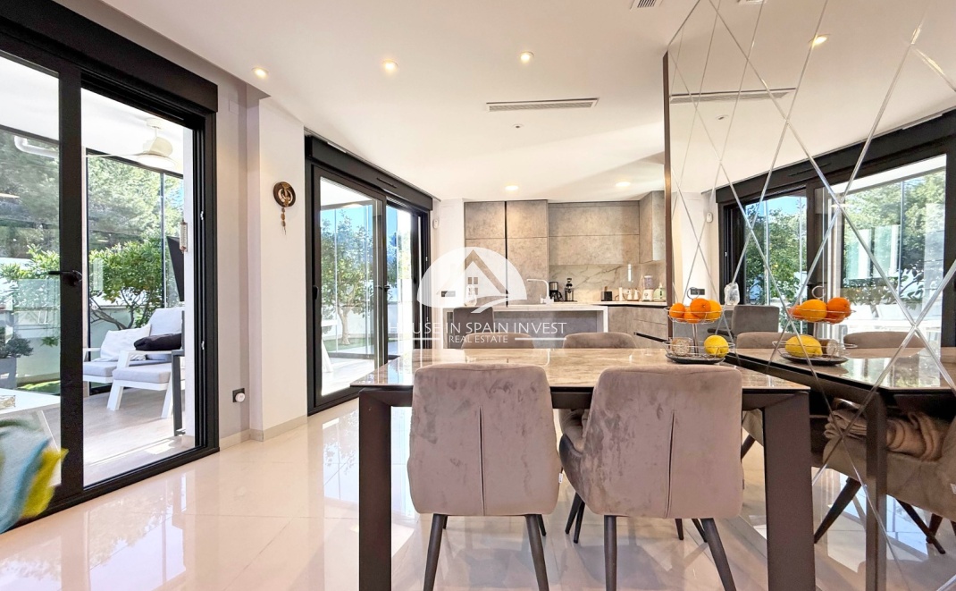 Resale - Villa - Orihuela Costa - Villamartín