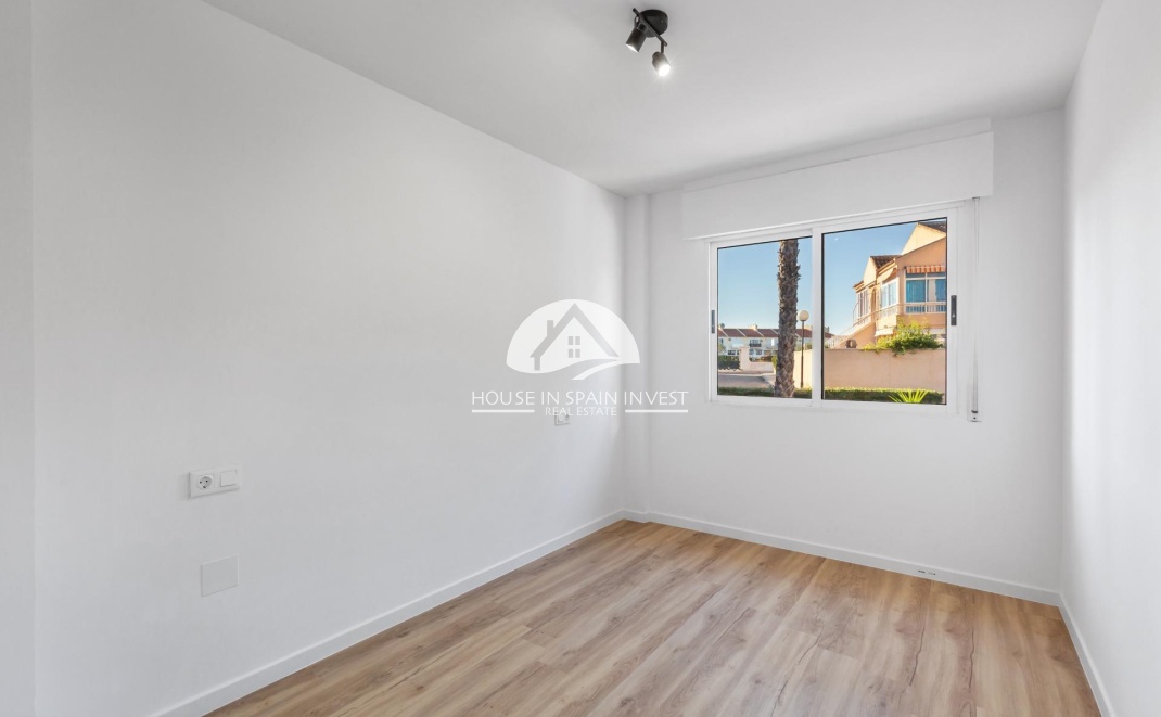 Resale - Apartment  - Torrevieja - La Mata