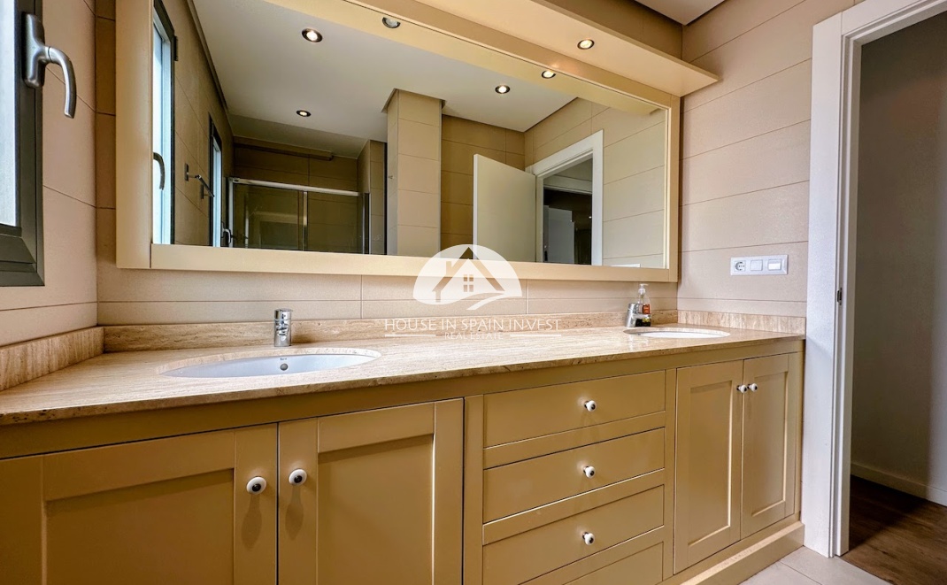 Resale - Apartment  - Orihuela Costa - La Zenia