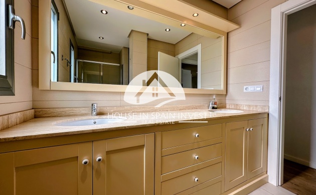 Resale - Apartment  - Orihuela Costa - La Zenia