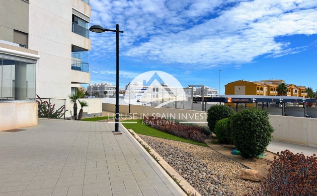 Resale - Apartment  - Orihuela Costa - La Zenia