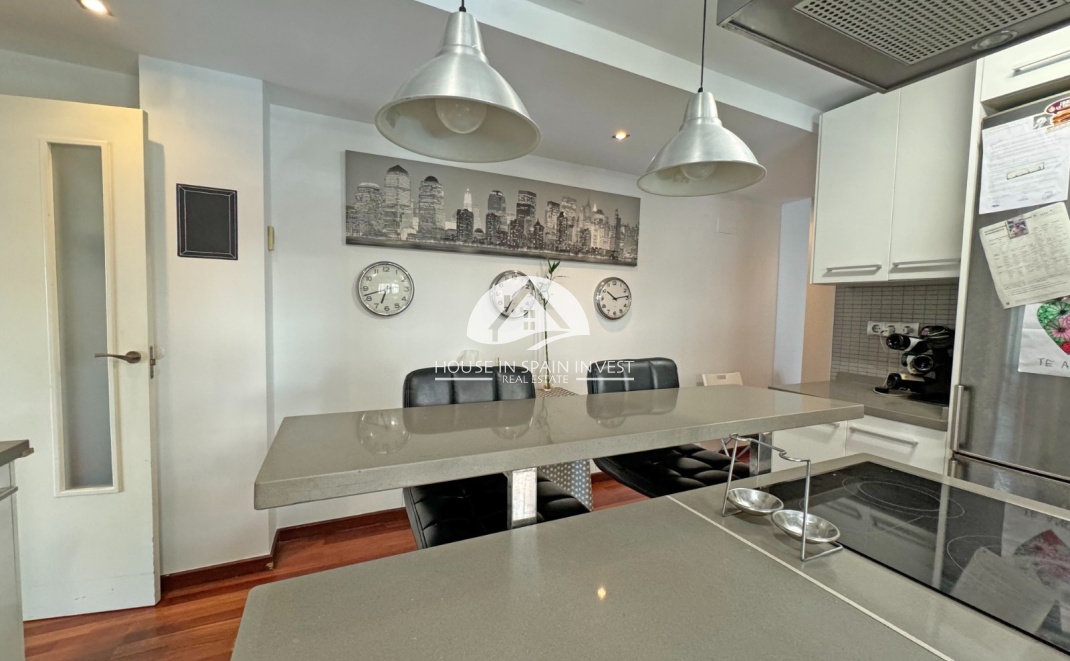 Resale - Apartment  - Torrevieja - Playa del Cura