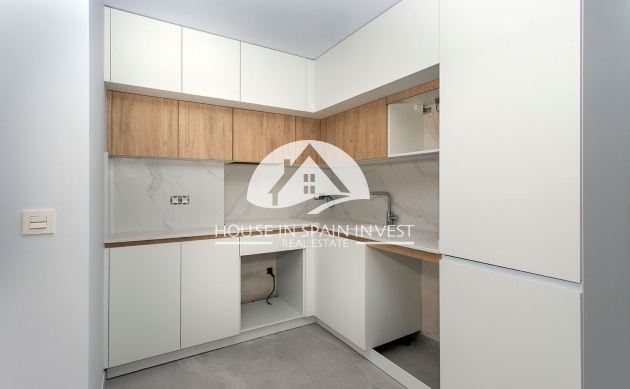 Resale - Apartment  - Torrevieja - Playa del Cura