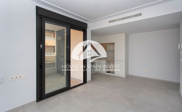 Resale - Apartment  - Torrevieja - Playa del Cura