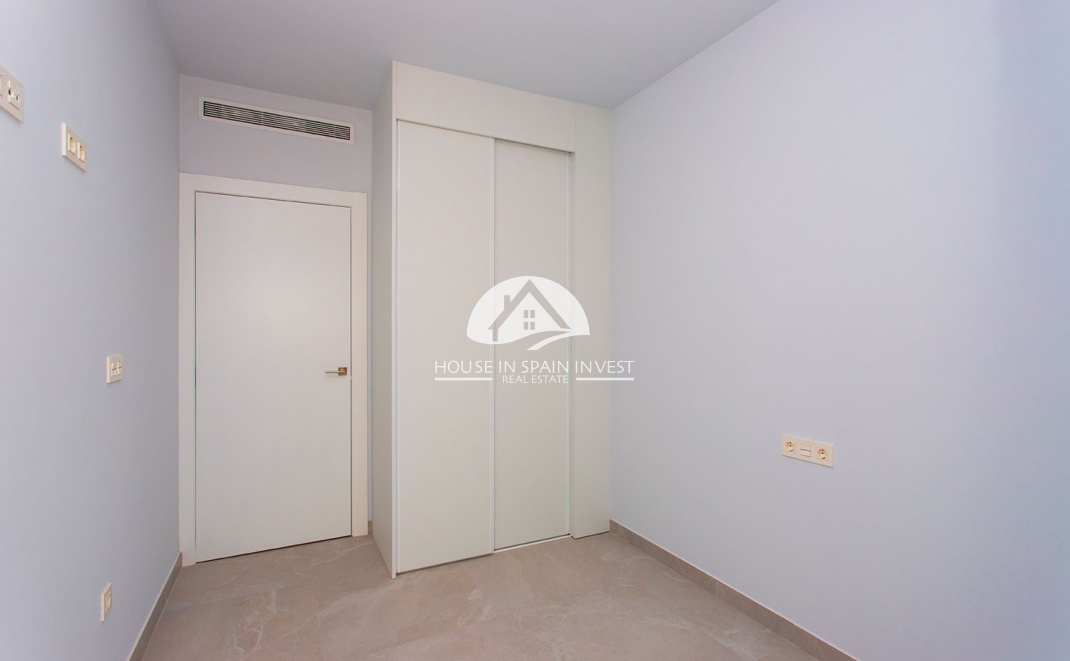 Resale - Apartment  - Torrevieja - Playa del Cura