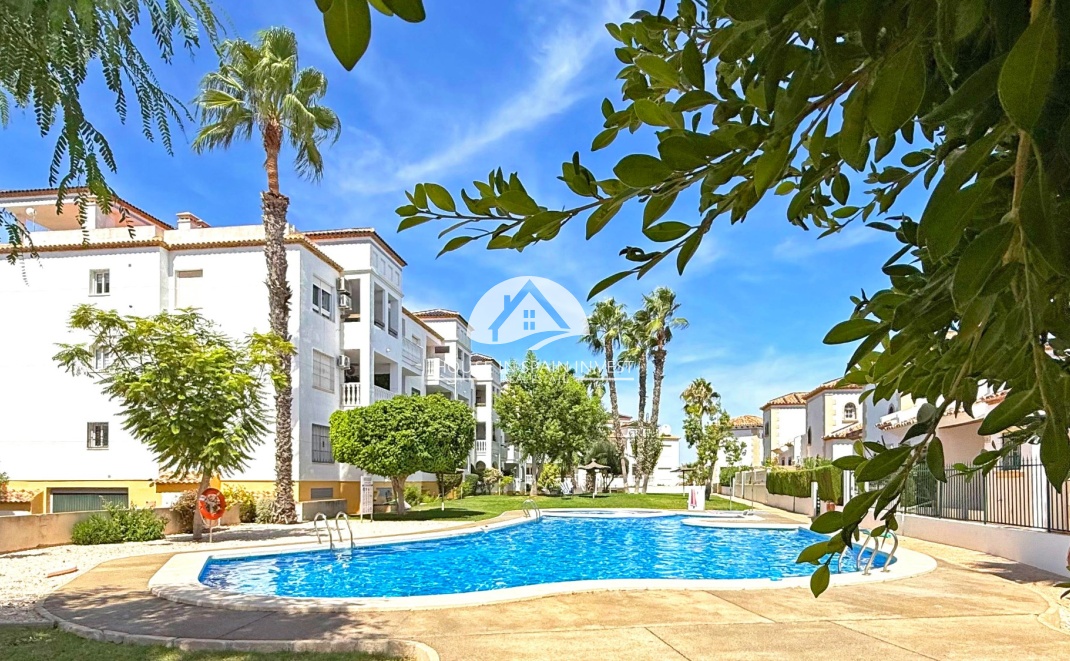 Resale - Apartment  - Orihuela Costa - Villamartín