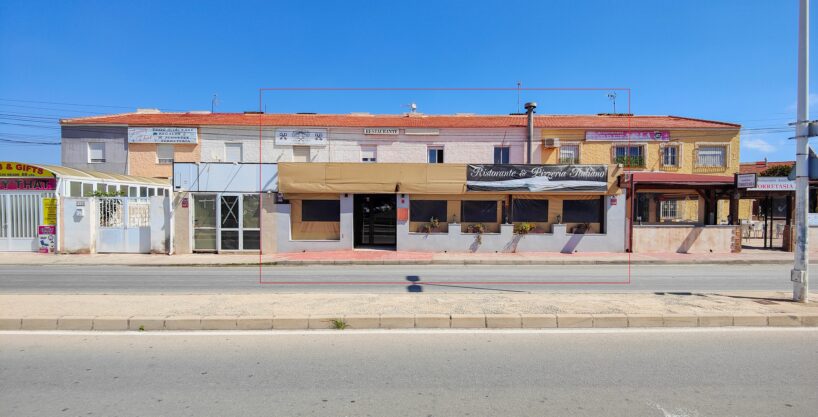 Restaurant met 3 onafhankelijke appartementen te koop in Torreta Florida, Torrevieja.