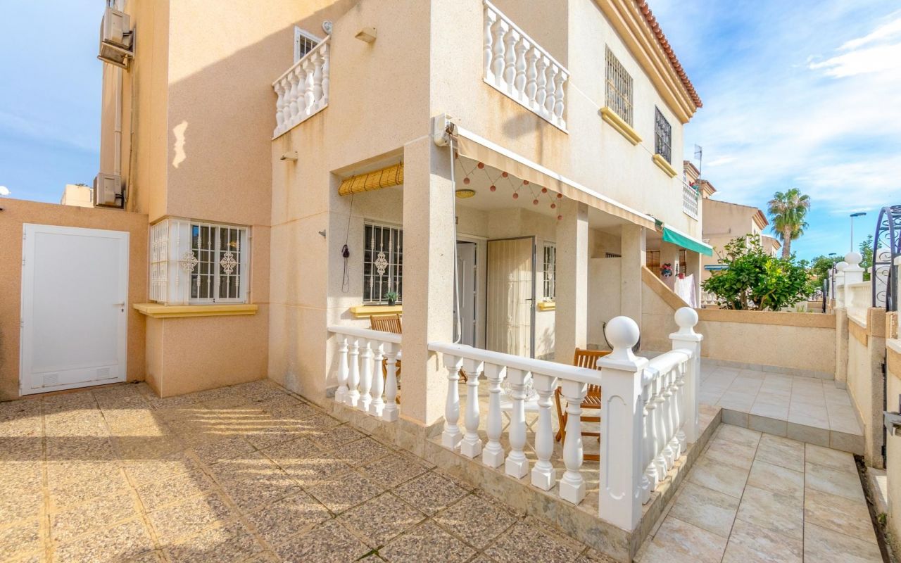 Ruime duplex woning te koop aan de zoutmeren in Torrevieja.